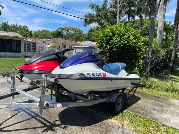 2003 2003 pair of Yamaha WaveRunners FX 4 stroke 80 hrs and 95 hrs